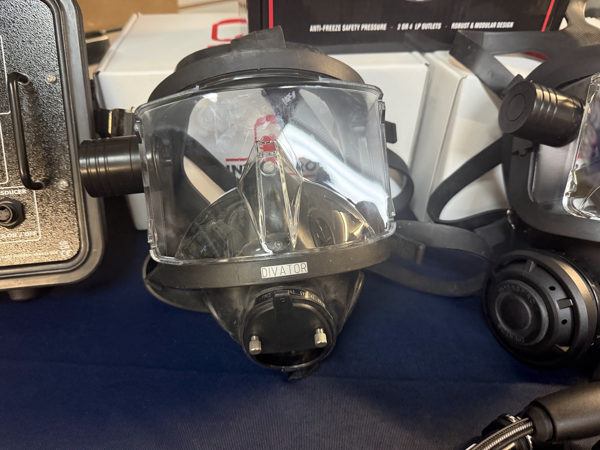 Interspiro Divator full face mask near Charlotte, NC Interspiro Divator full face mask available from Sink or Swim Scuba, authorized Interspiro distributor near Charlotte NC
