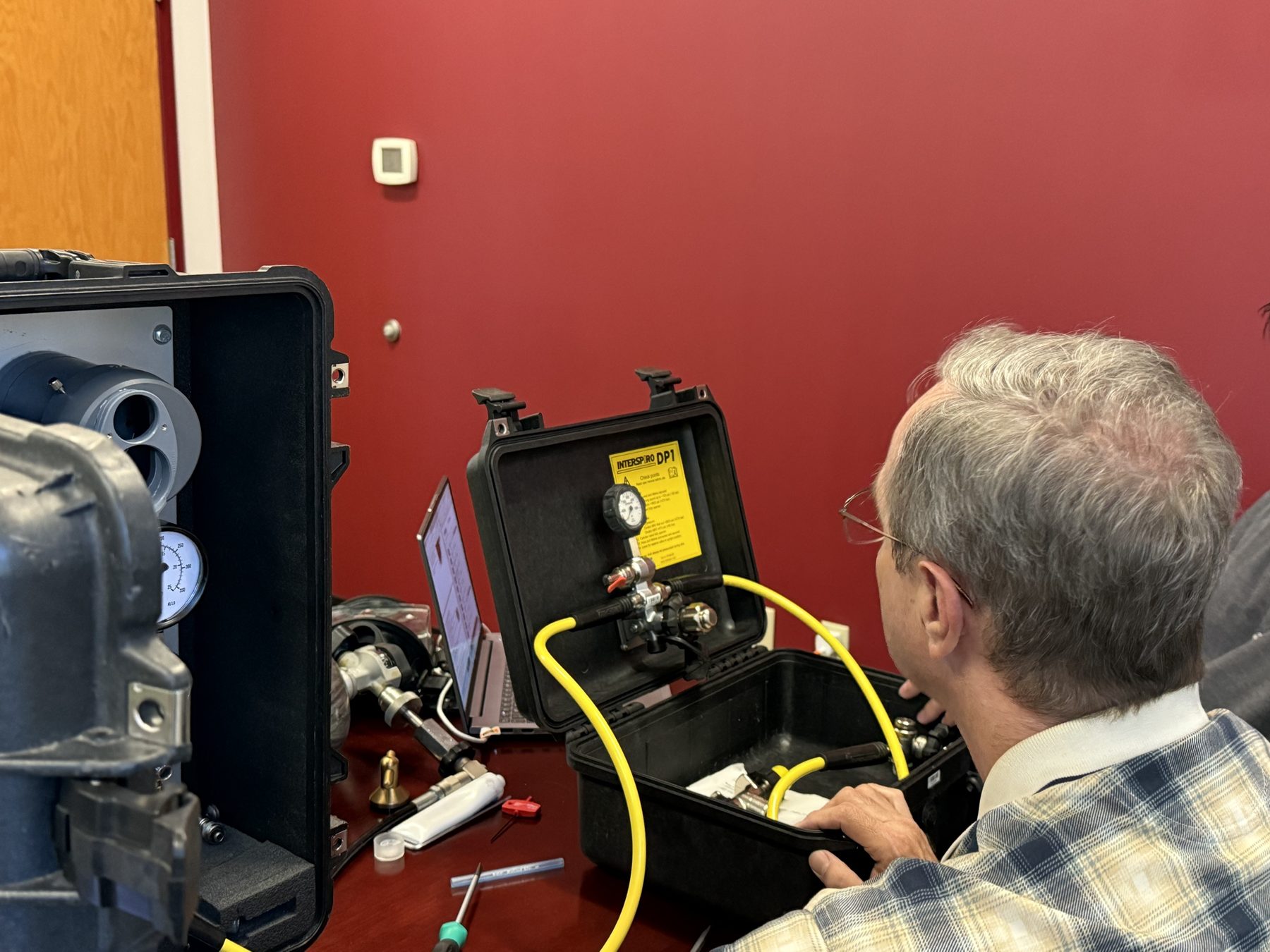 Hands-on look at an Interspiro DP-1 surface supply system with the case open