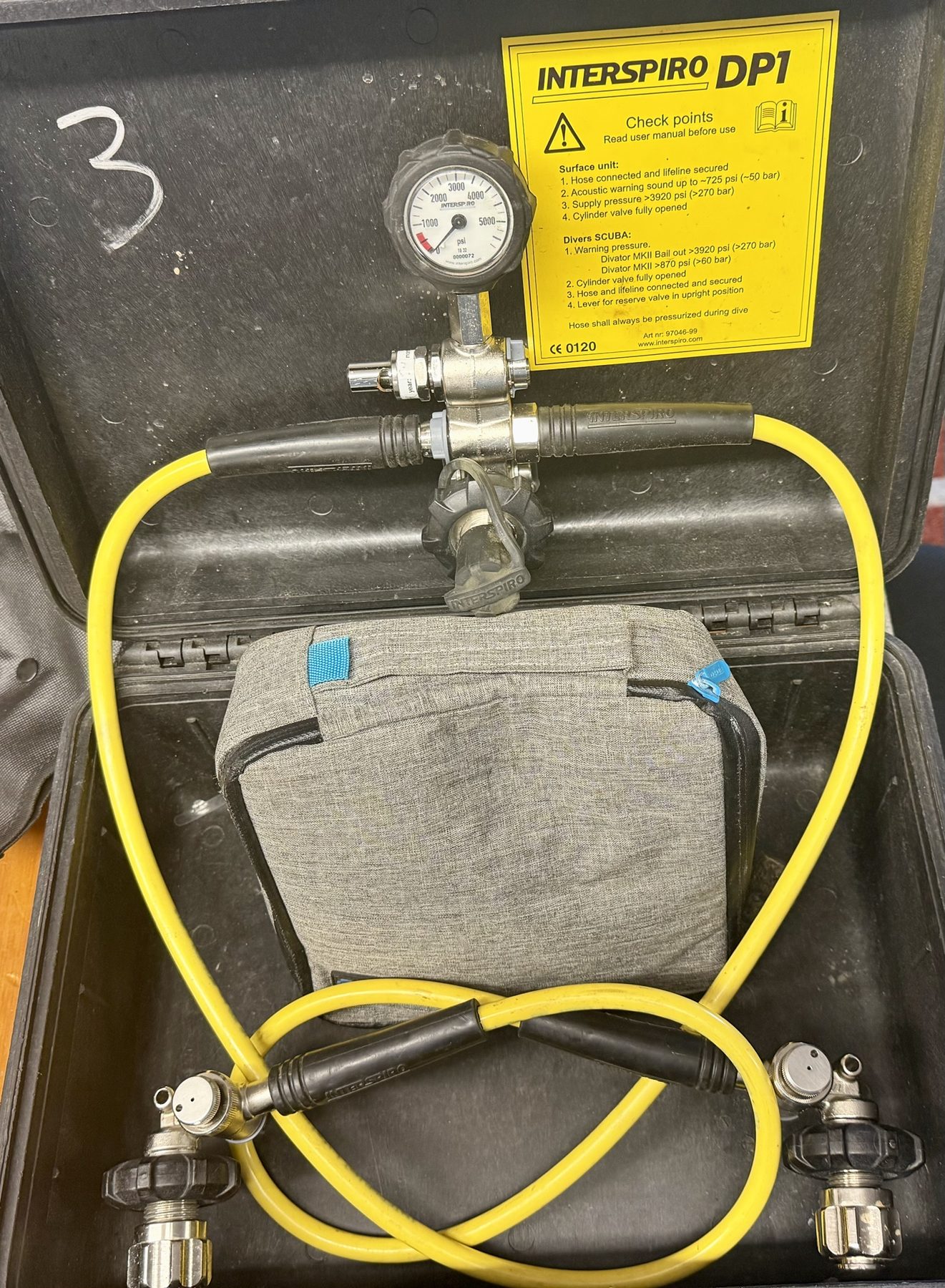 Interspiro DP-1 surface unit in its case with pressure gauge, yellow hose and cylinder connections