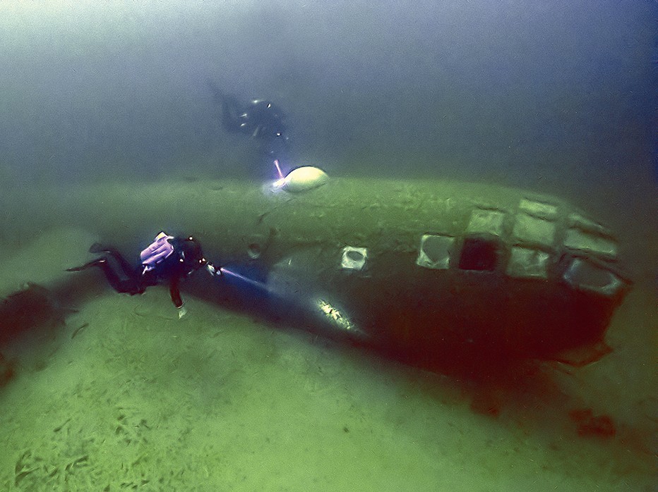B29 Bomber Dive