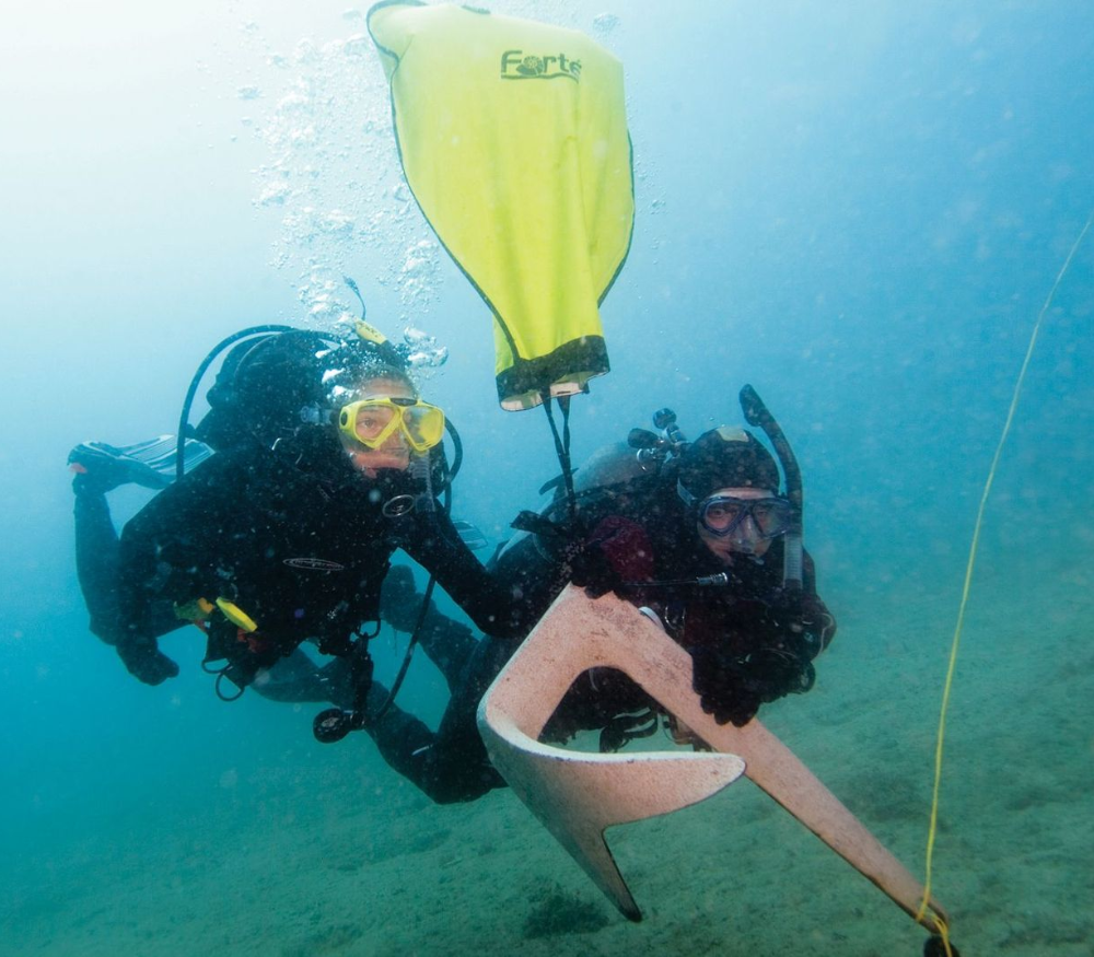 SEARCH AND RECOVERY DIVER