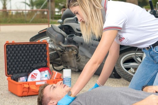 DAN BLS and First Aid